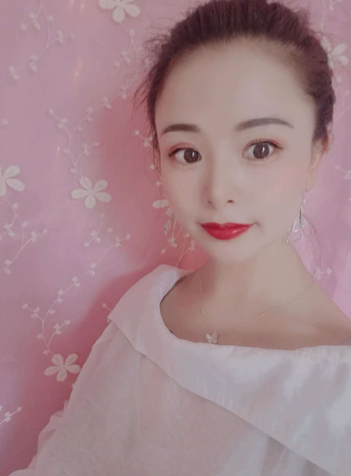 少妇奶大肤白水多态度好